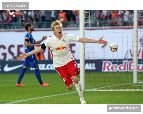 多特蒙德定位球战术奏效 吉拉西头球破门显威力